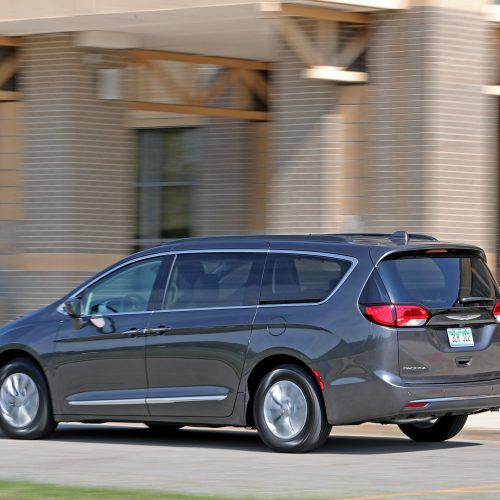 2017 Chrysler Pacifica (Photo 22 of 25)