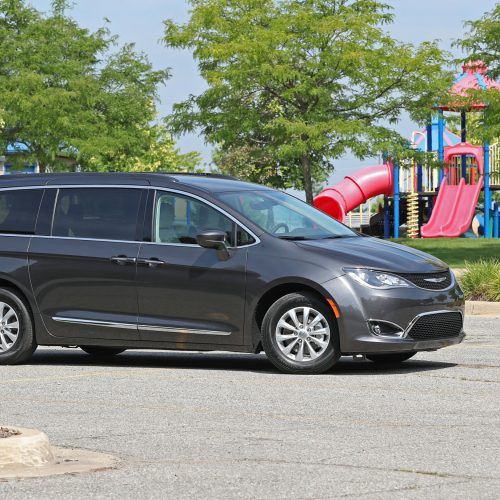 2017 Chrysler Pacifica (Photo 10 of 25)
