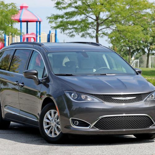 2017 Chrysler Pacifica (Photo 15 of 25)
