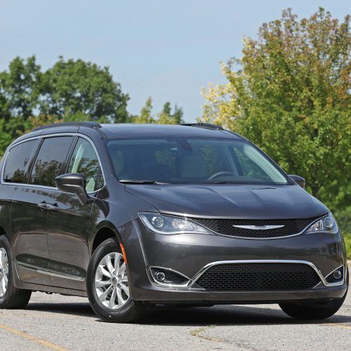 2017 Chrysler Pacifica (Photo 17 of 25)