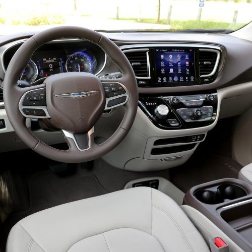 2017 Chrysler Pacifica (Photo 11 of 25)