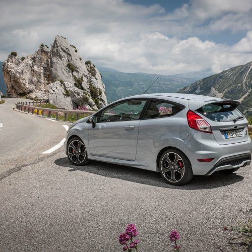 2017 Ford Fiesta ST200 (Photo 16 of 25)