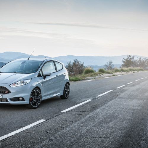 2017 Ford Fiesta ST200 (Photo 13 of 25)