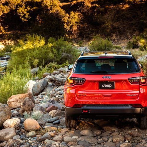 2017 Jeep Compass (Photo 4 of 49)