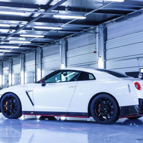 2017 Nissan GT-R NISMO (Photo 6 of 22)