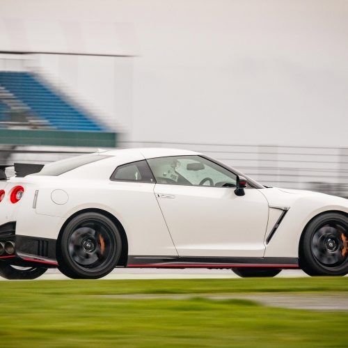 2017 Nissan GT-R NISMO (Photo 7 of 22)