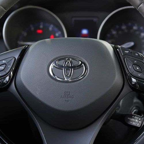 2018 Toyota C-HR XLE Premium (Photo 2 of 52)