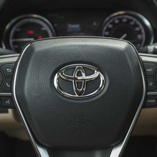 2018 Toyota Camry Hybrid (Photo 6 of 41)