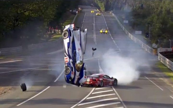 Massive Crash at 24 Hours Le Mans