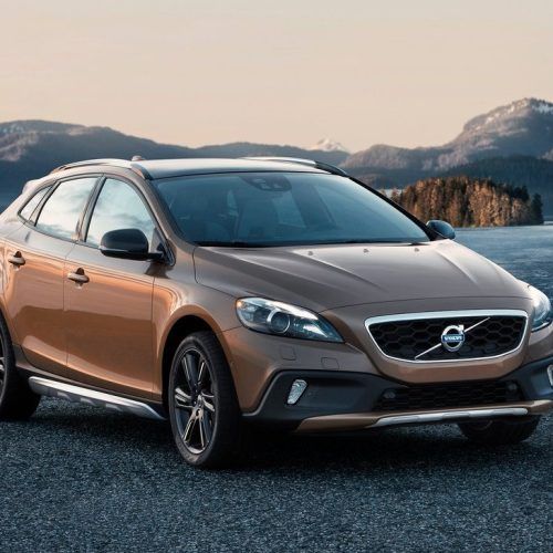 2013 Volvo V40 Cross Country Review (Photo 2 of 8)