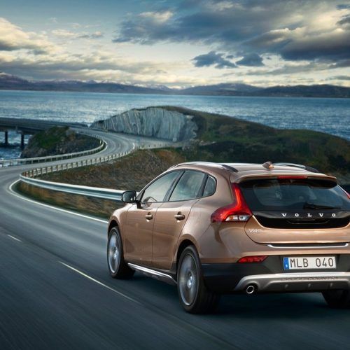 2013 Volvo V40 Cross Country Review (Photo 4 of 8)