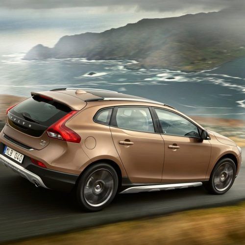 2013 Volvo V40 Cross Country Review (Photo 6 of 8)